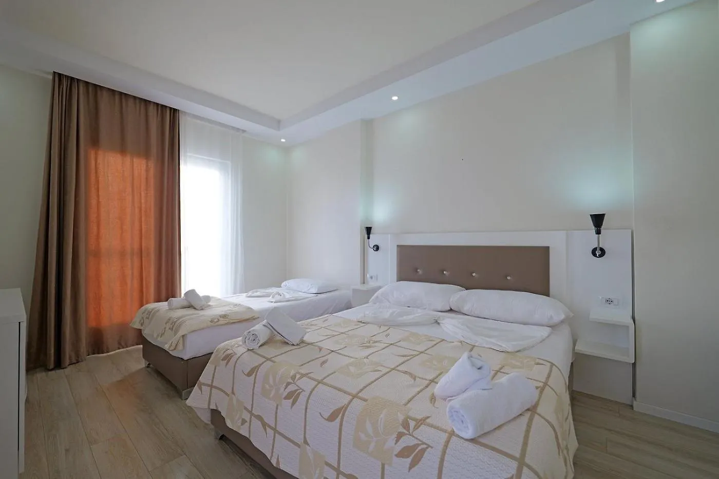 Helia Seaside Hotel ساراندا 4*,