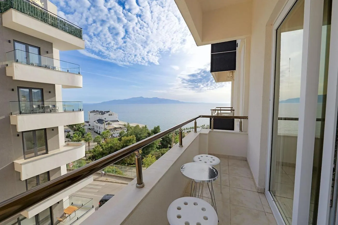 Helia Seaside Hotel ساراندا 4*,