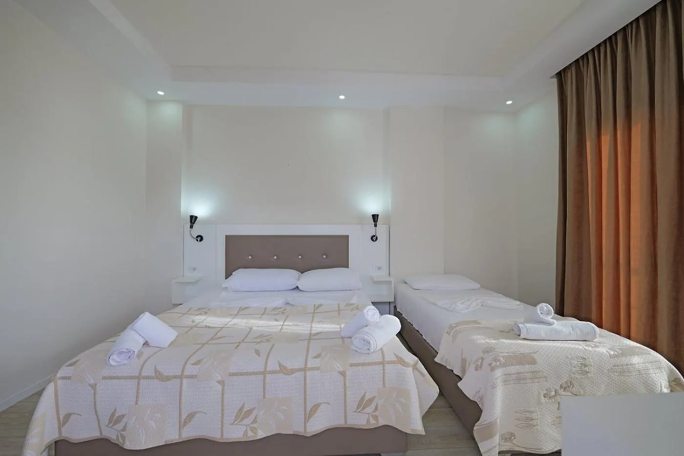 Helia Seaside Hotel ساراندا
