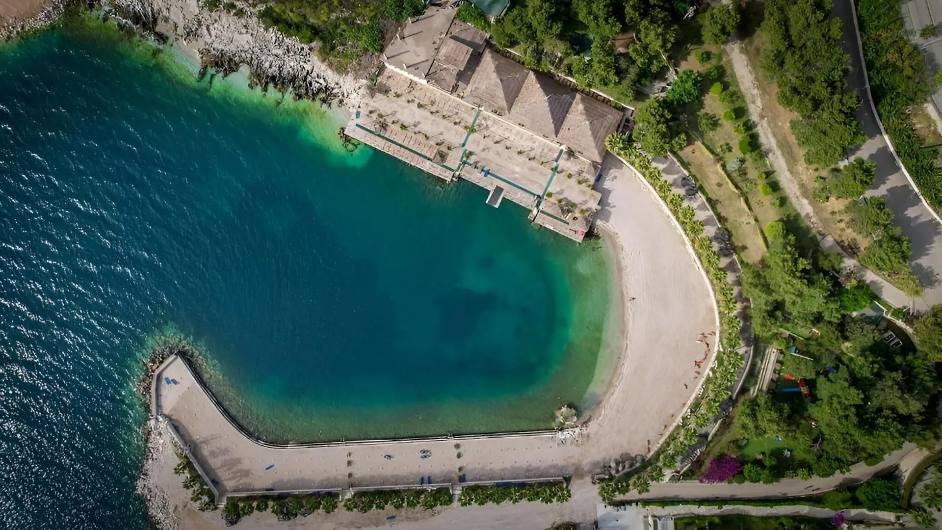 Helia Seaside Hotel ساراندا 4*,