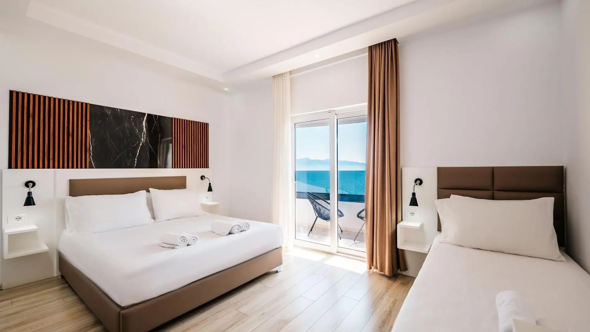 Helia Seaside Hotel Sarandë 4*,