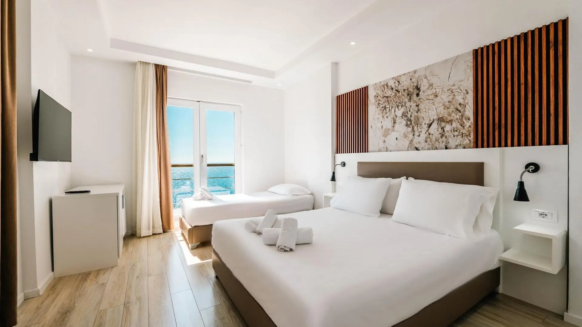 Helia Seaside Hotel Sarandë