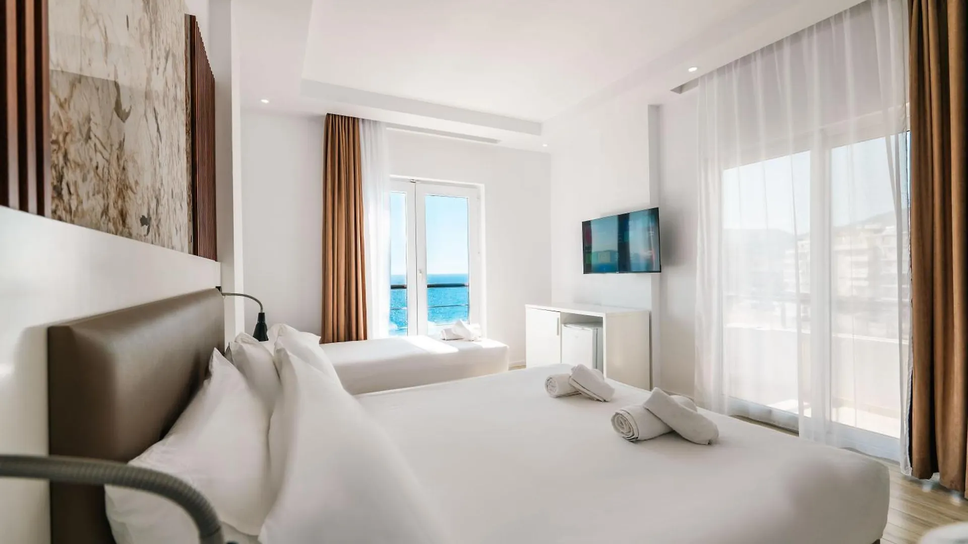 Helia Seaside Hotel Sarandë 4*,