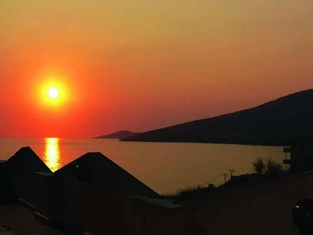 Helia Seaside Hotel ساراندا