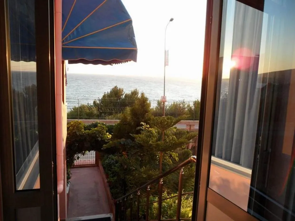 Helia Seaside Hotel Sarande 4*,